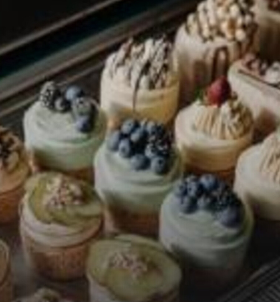 Decorated pastries with pistachio and fruit
